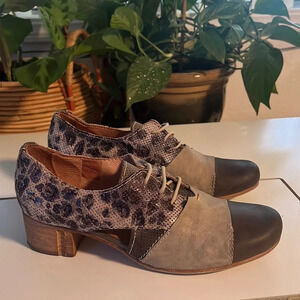 Clocharme Lace up Oxford shoes. Size 5.5